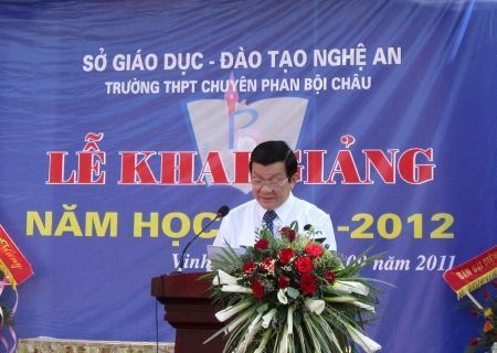 Chủ tịch nước dự khai giảng tại trường THPT chuyên Phan Bội Châu - Nghệ An